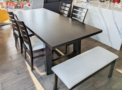 Dining set in satin finish